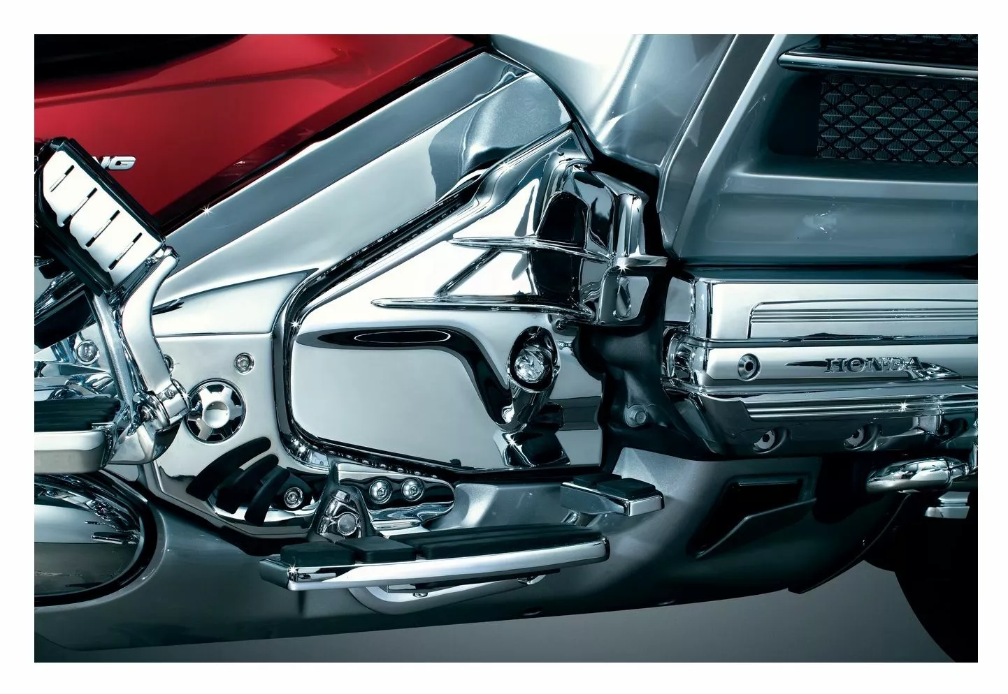Kuryakyn Louvered Transmission Cover For Honda GoldWing GL1800 2001-2015 - Image 2